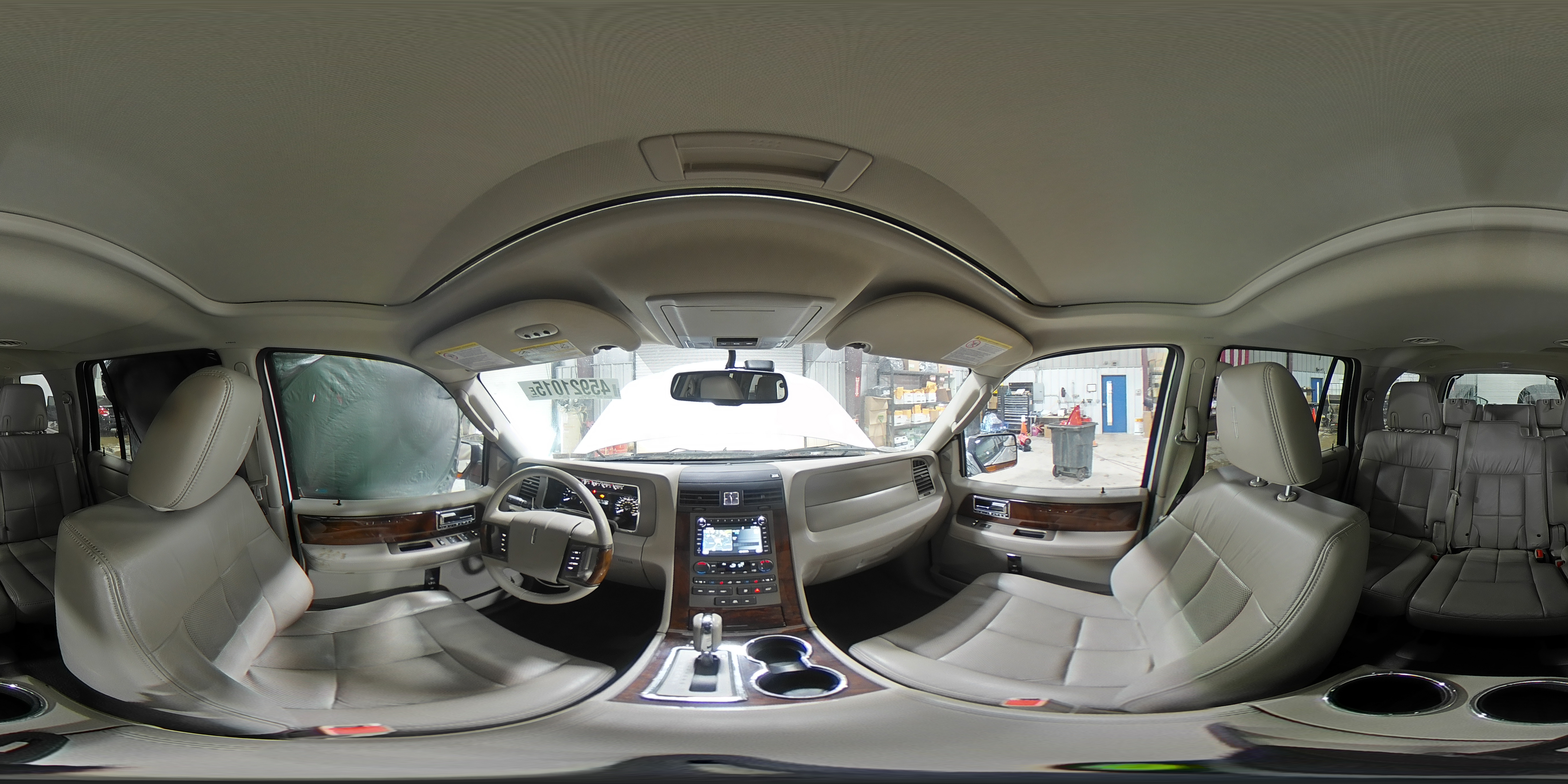 2013 Lincoln Navigator - Image 15