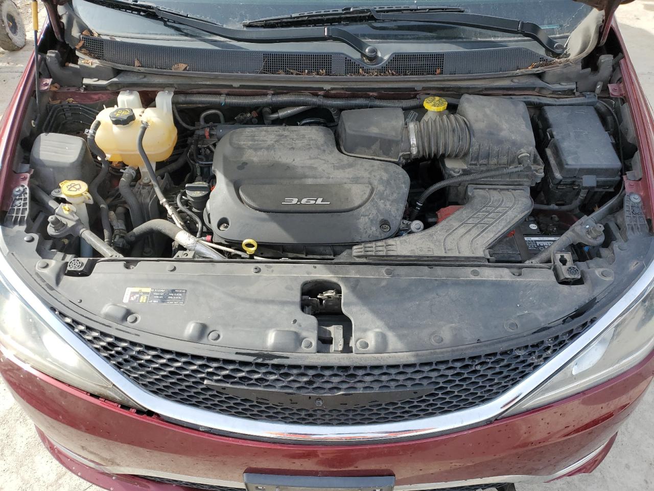 2017 Chrysler Pacifica - Image 12