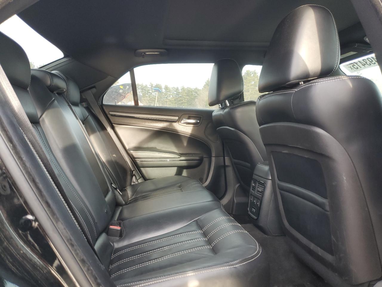 2015 Chrysler 300 - Image 10