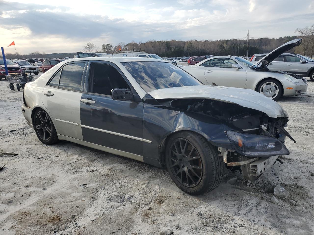 2002 Lexus IS - Image 4