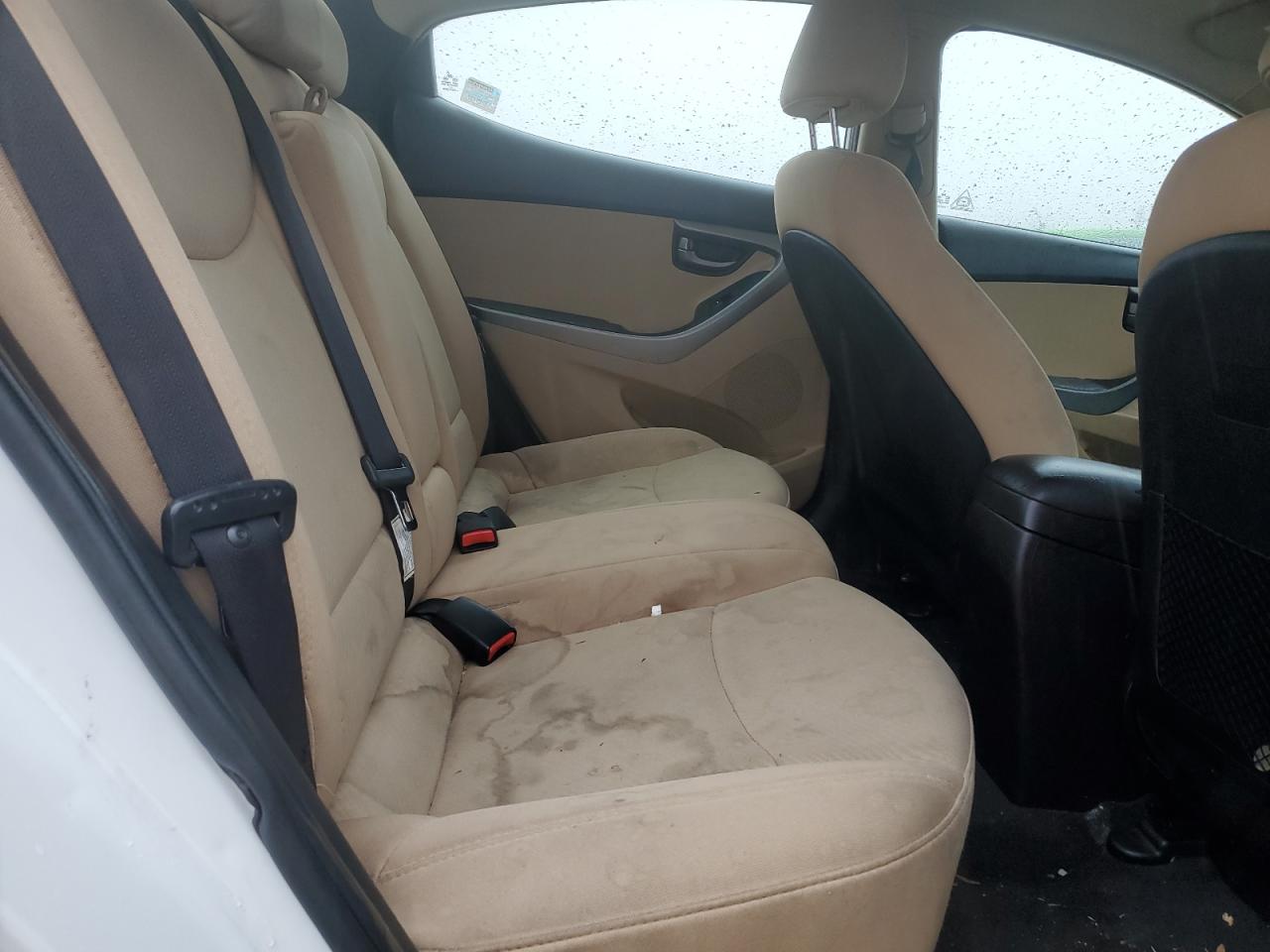 2013 Hyundai Elantra - Image 10