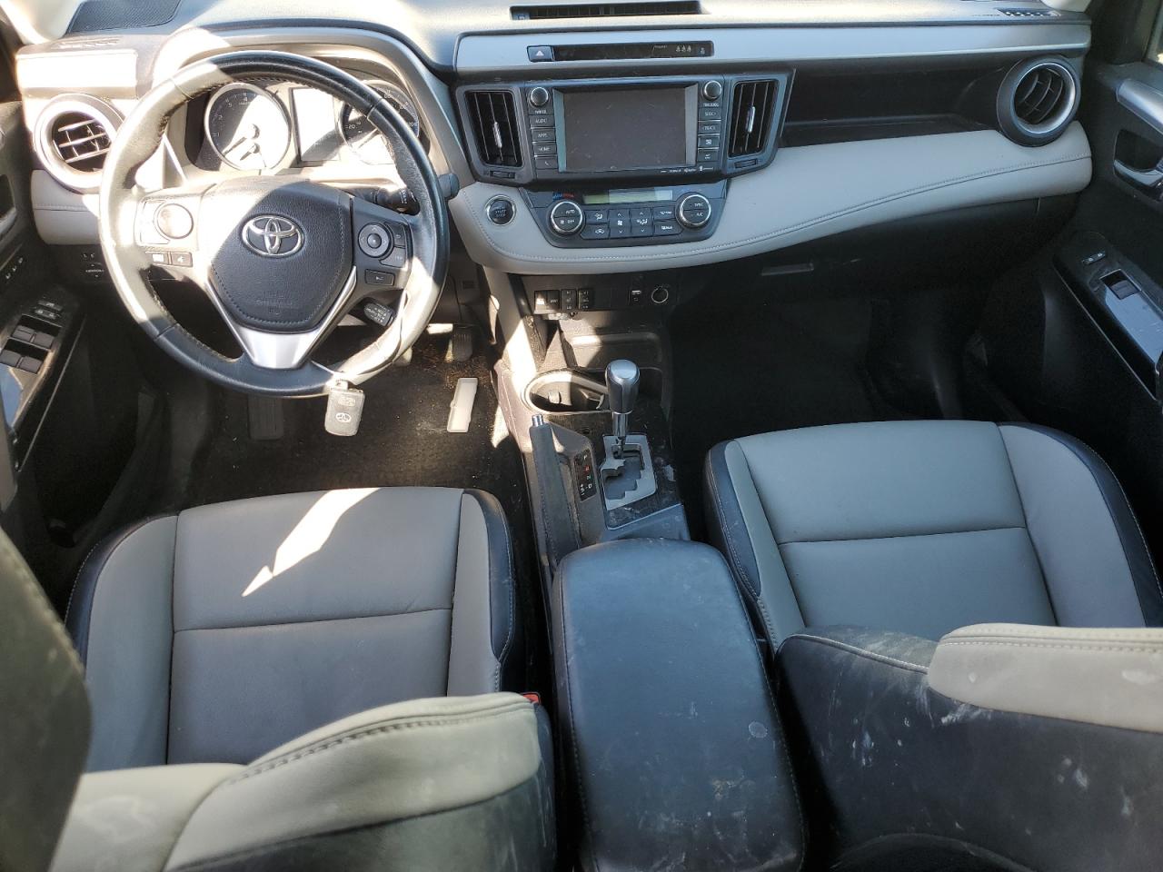 2017 Toyota RAV 4 - Image 8