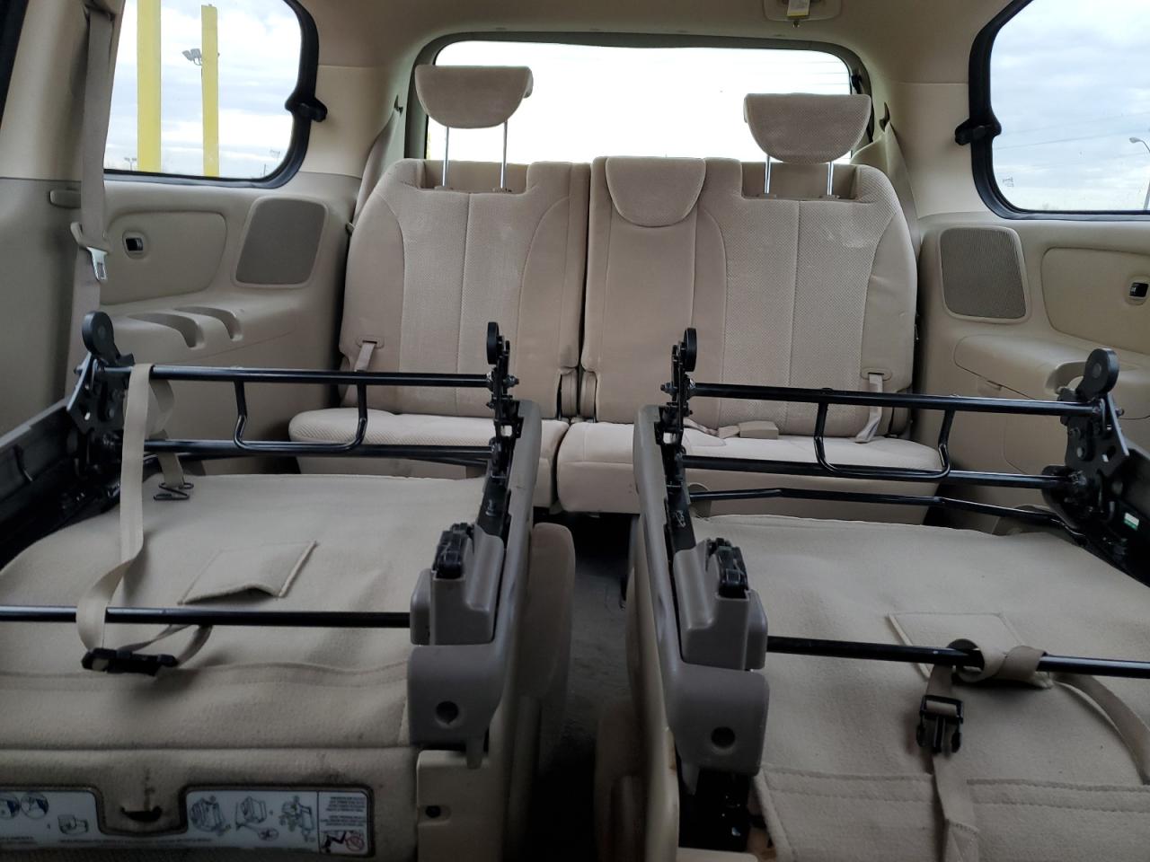 2011 Kia Sedona - Image 10