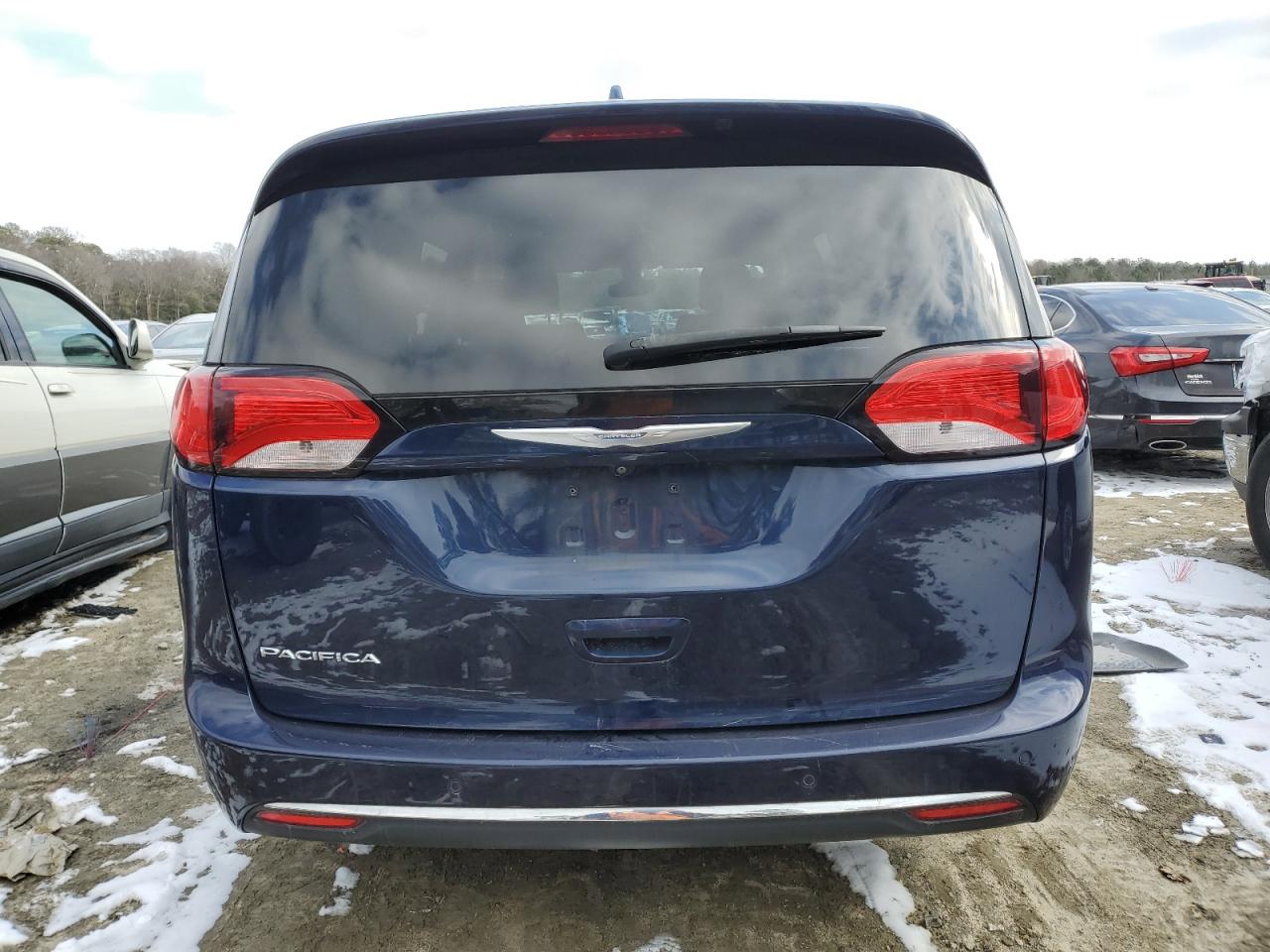 2017 Chrysler Pacifica - Image 6