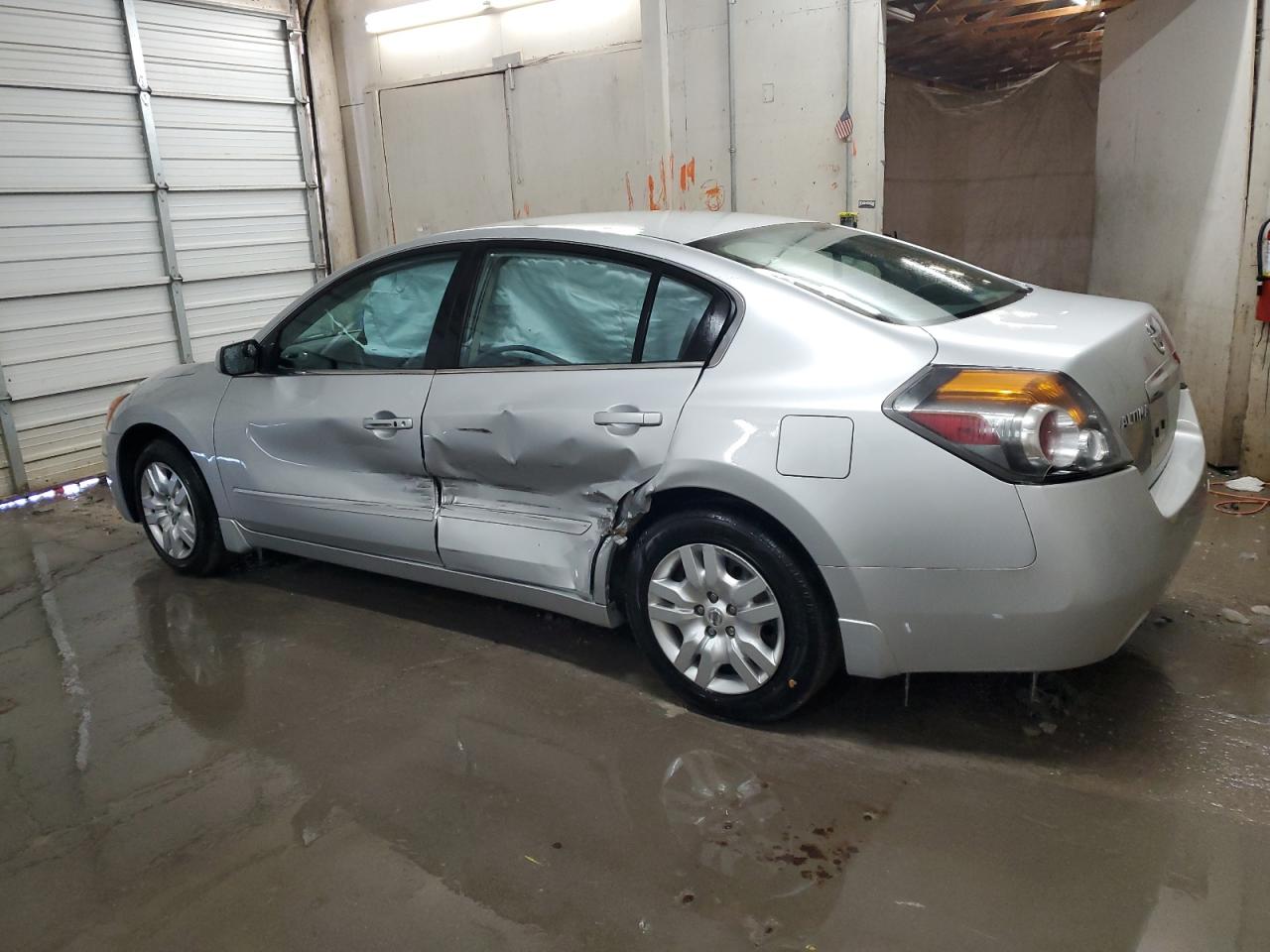 2010 Nissan Altima - Image 2