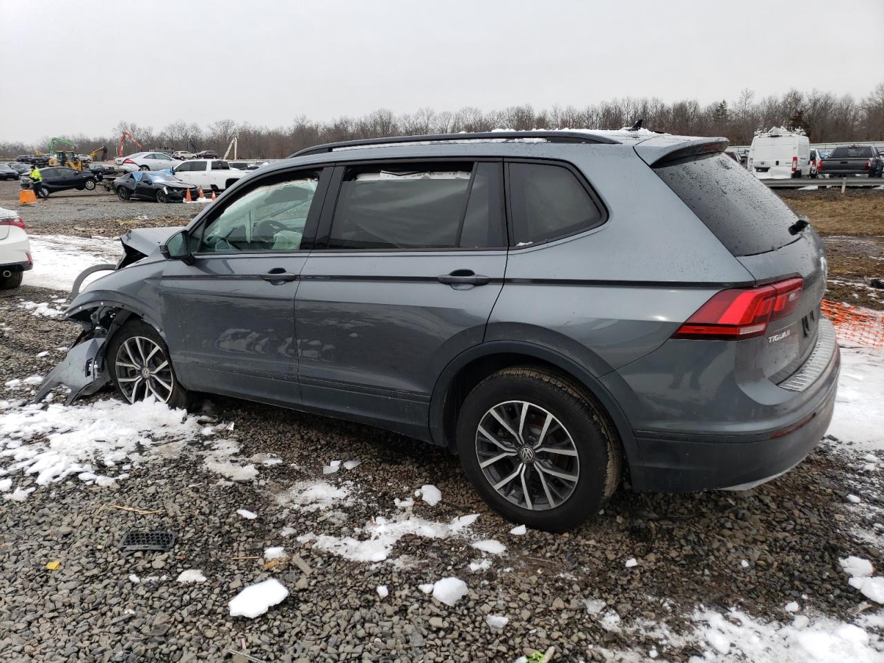 2021 Volkswagen Tiguan - Image 2