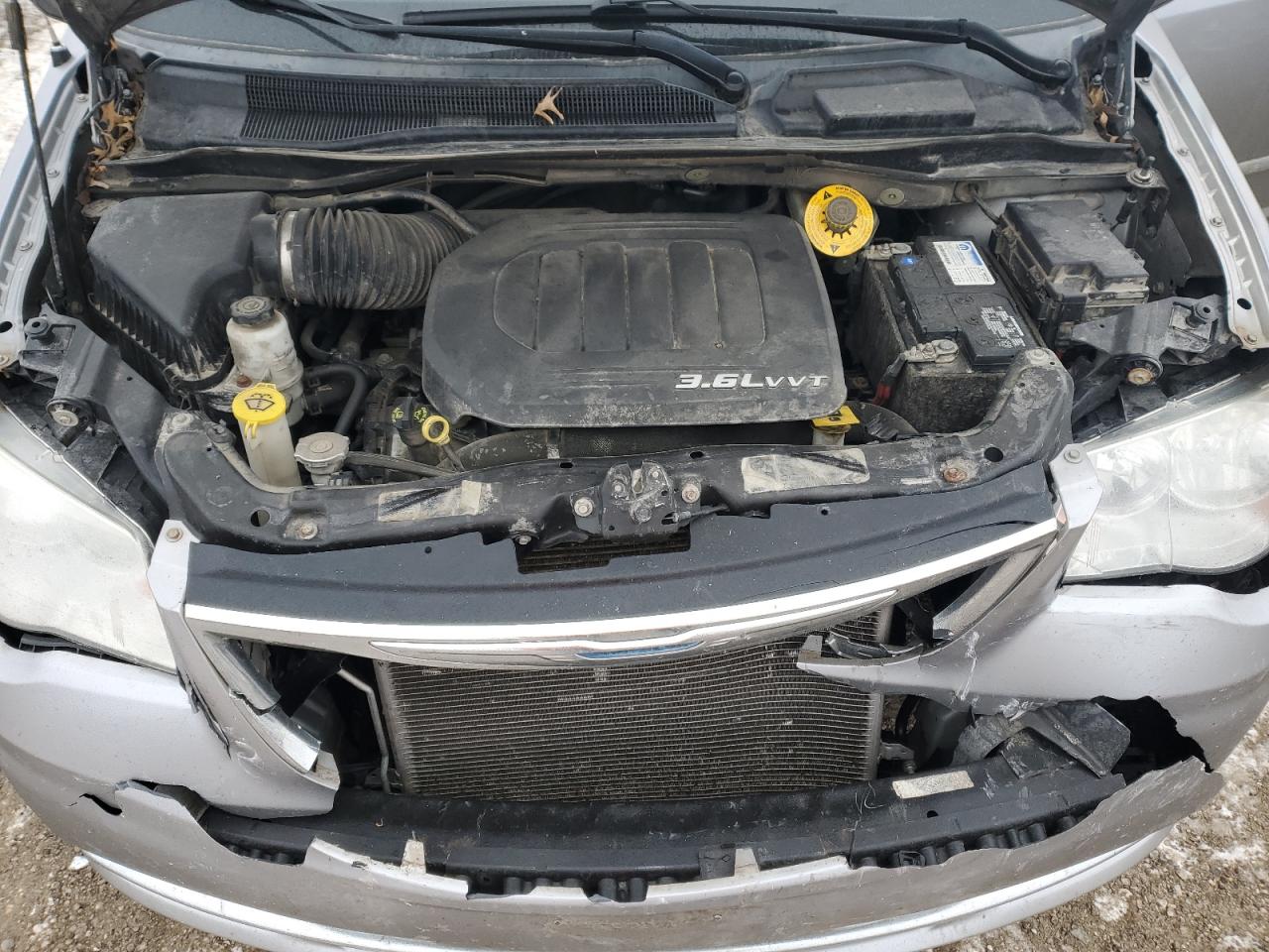 2013 Chrysler Town & Country - Image 12