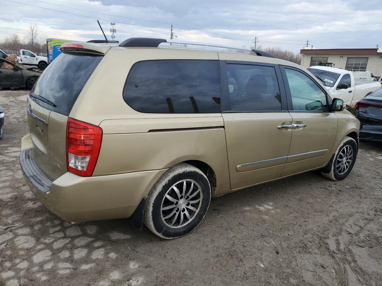 2011 Kia Sedona - Image 3