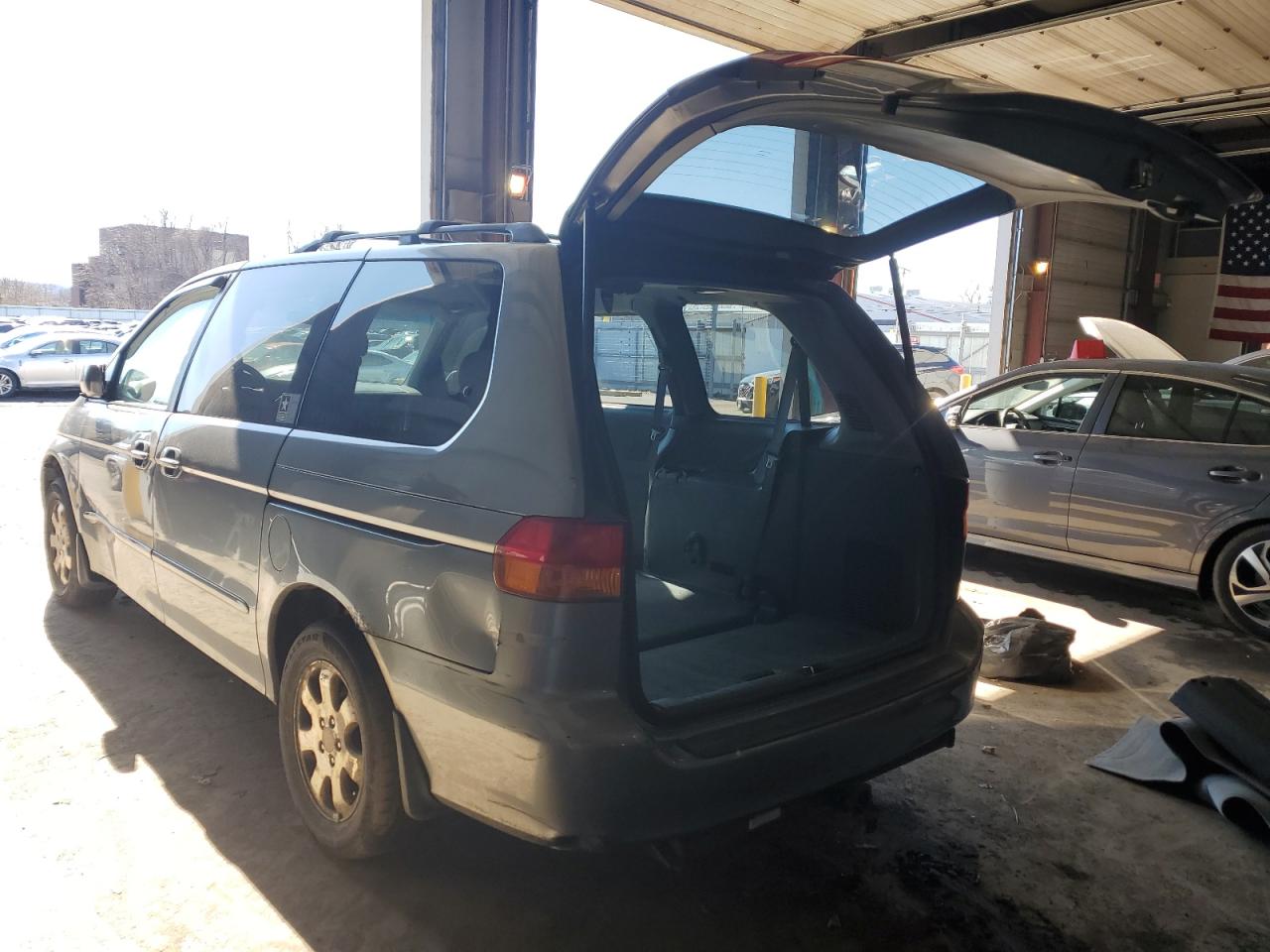 2002 Honda Odyssey - Image 2