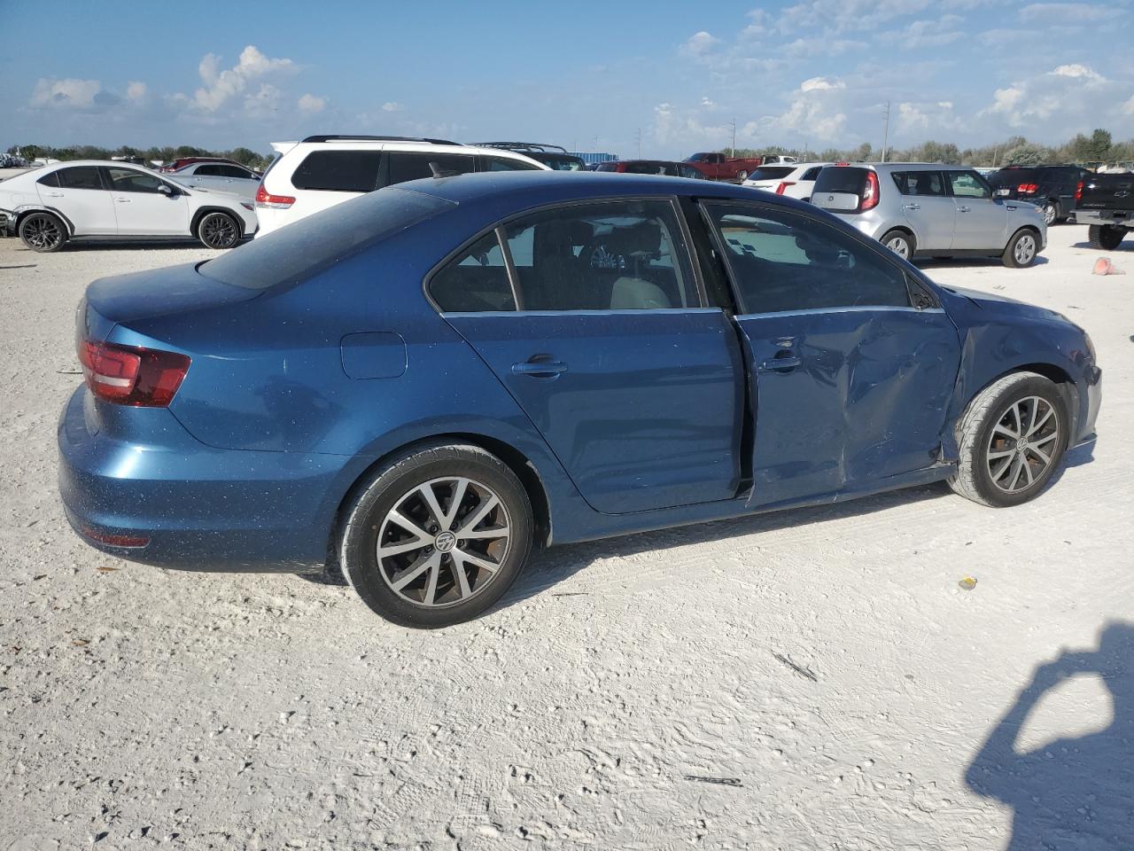 2017 Volkswagen Jetta - Image 3