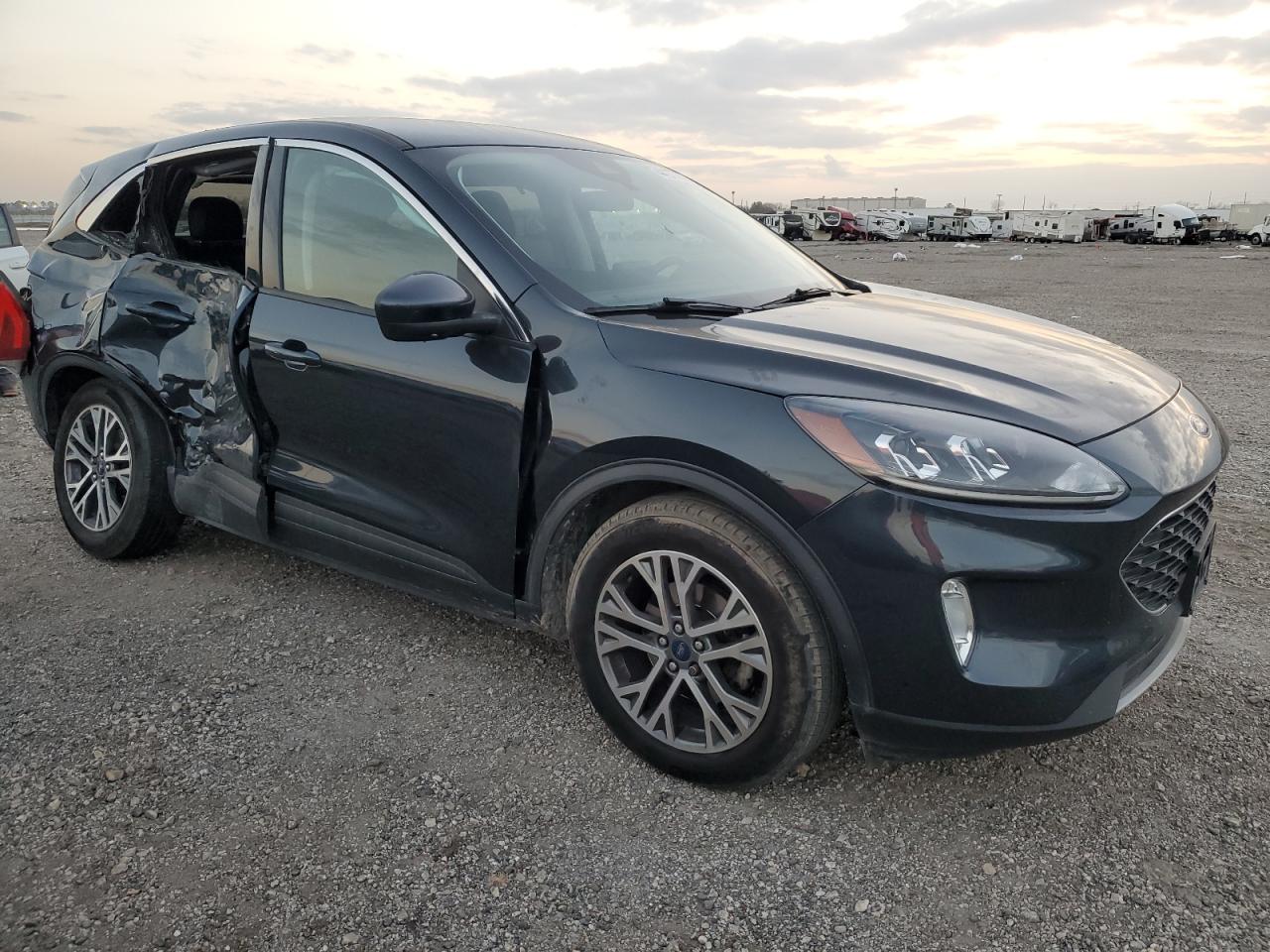 2022 Ford Escape - Image 4
