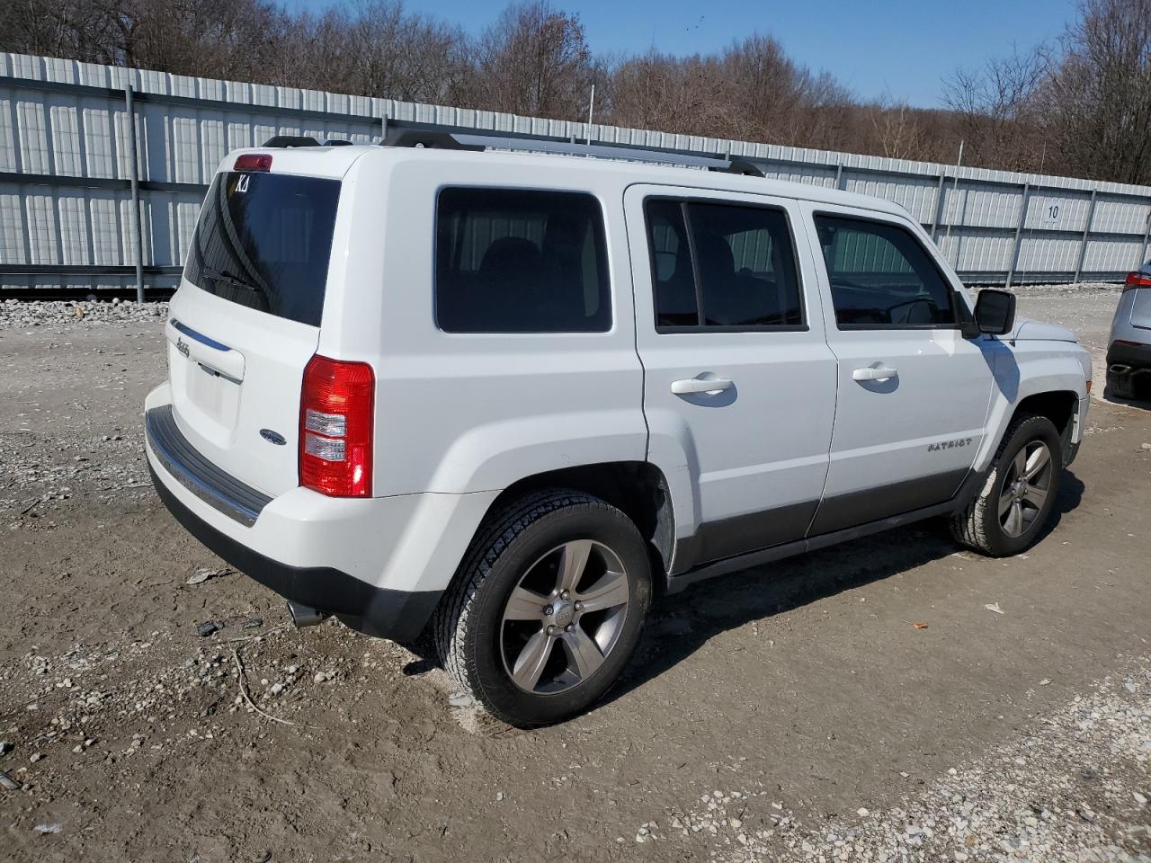2017 Jeep Liberty (Patriot) - Image 3