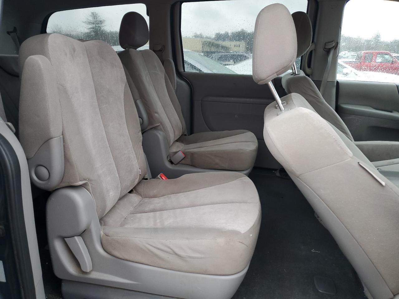 2012 Kia Sedona - Image 11