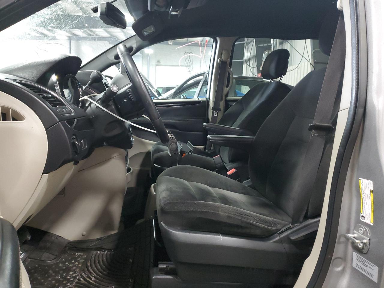 2017 Dodge Caravan - Image 7