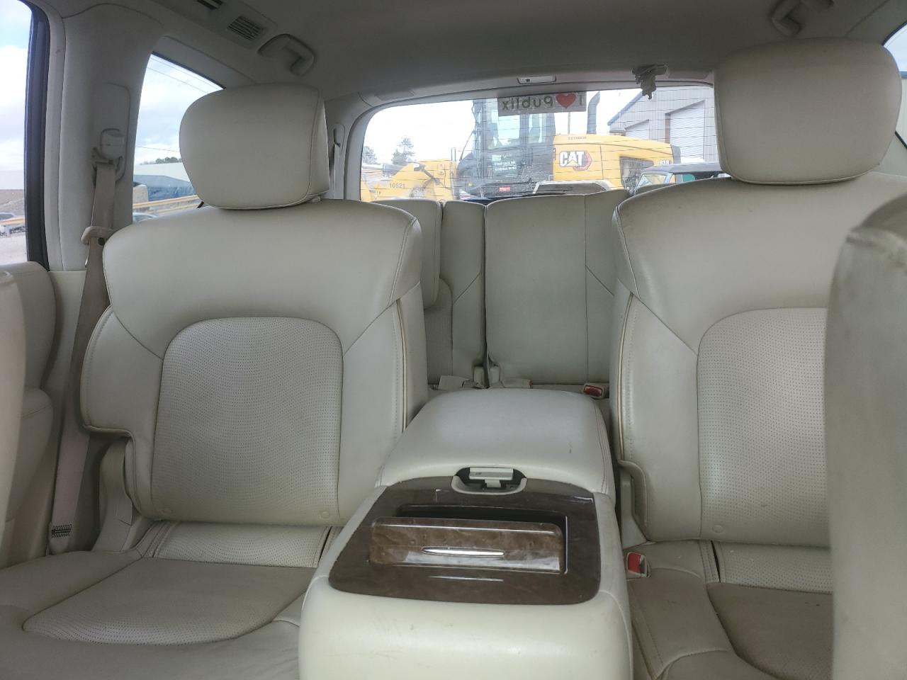 2015 Infiniti QX80 - Image 10