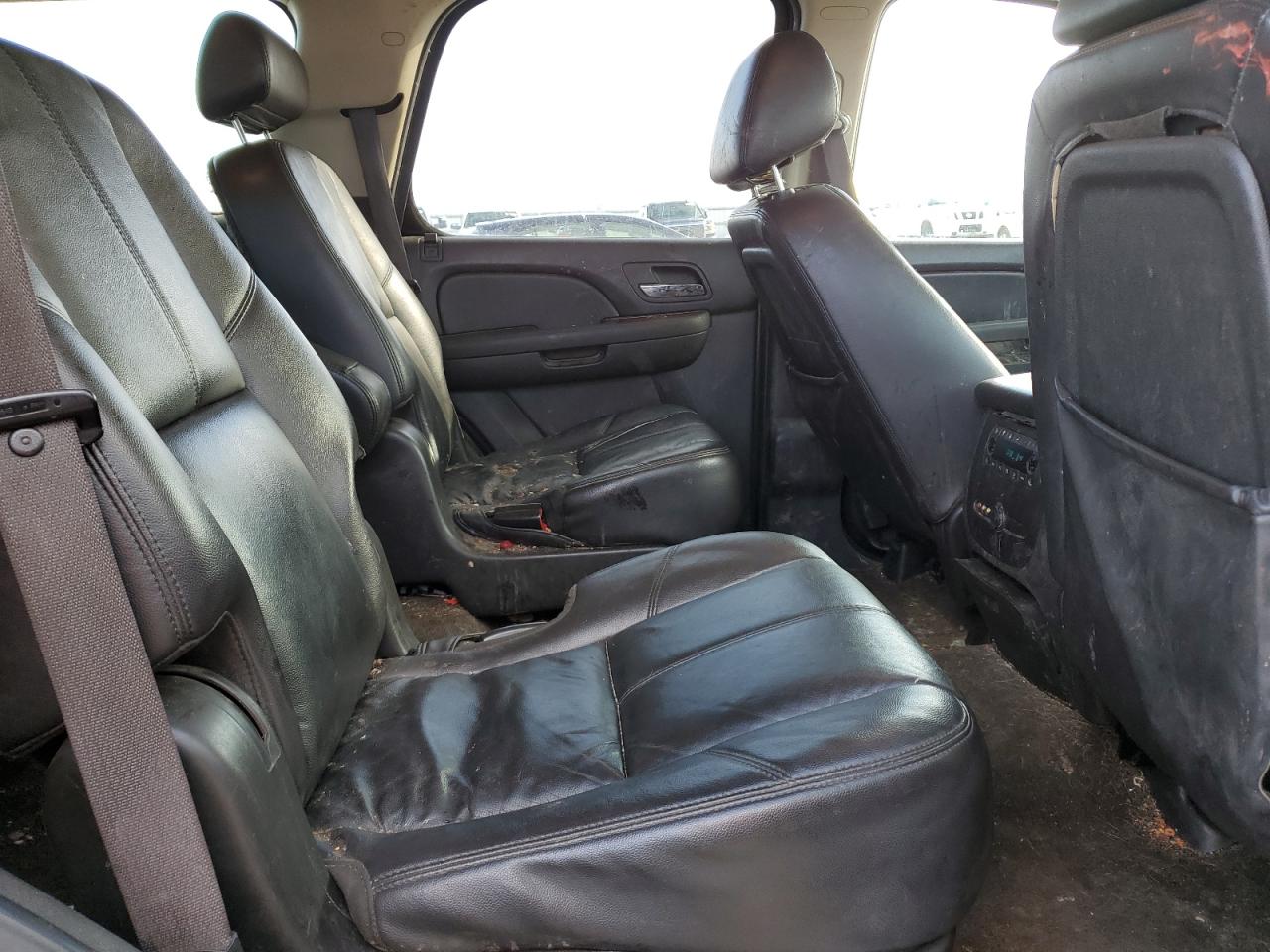 2010 Chevrolet Tahoe - Image 11