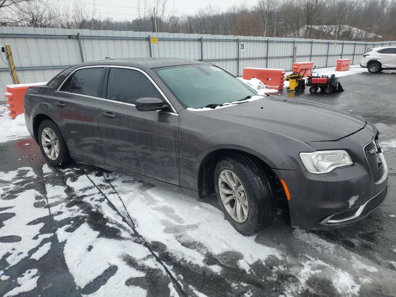2015 Chrysler 300 - Image 4