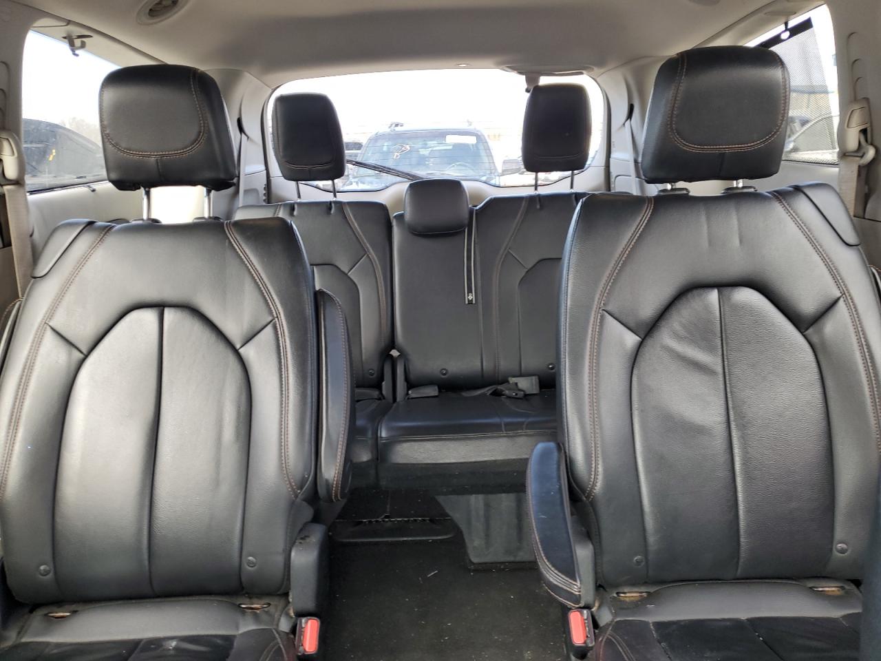 2017 Chrysler Pacifica - Image 10