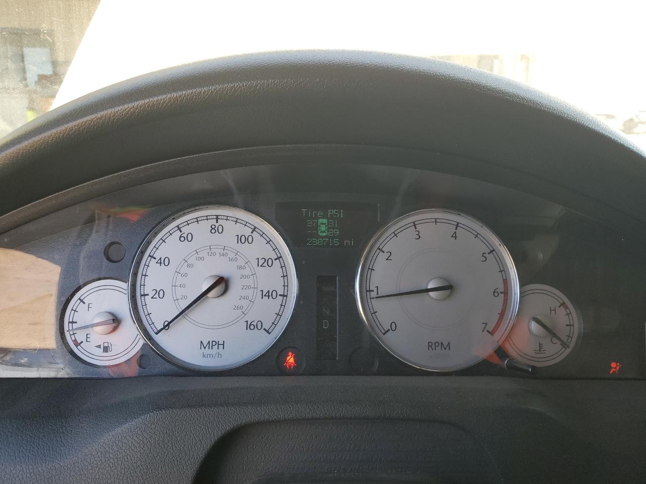 2006 Chrysler 300 - Image 9