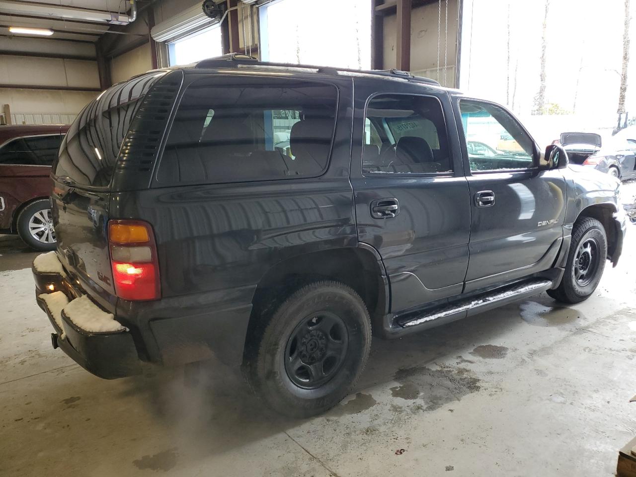 2003 GMC Yukon - Image 3
