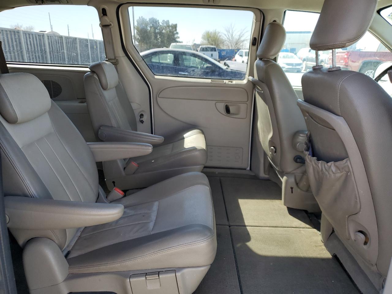 2005 Chrysler Town & Country Touring VIN: 2C4GP54L15R395377 Lot: 47405685