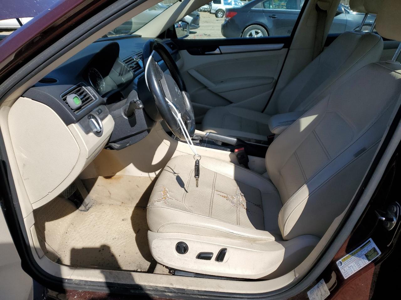 2014 Volkswagen Passat - Image 7