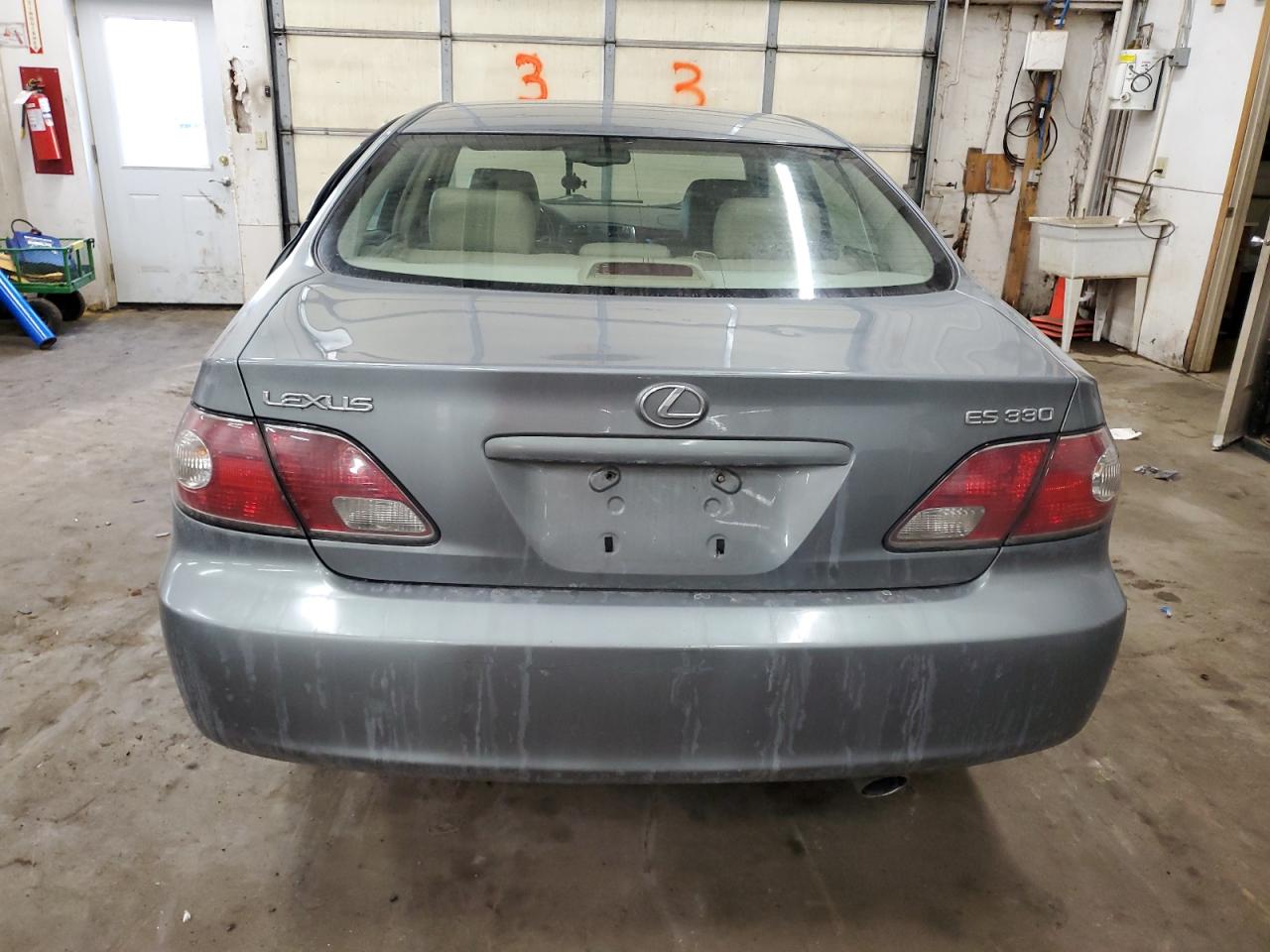 2004 Lexus ES - Image 6