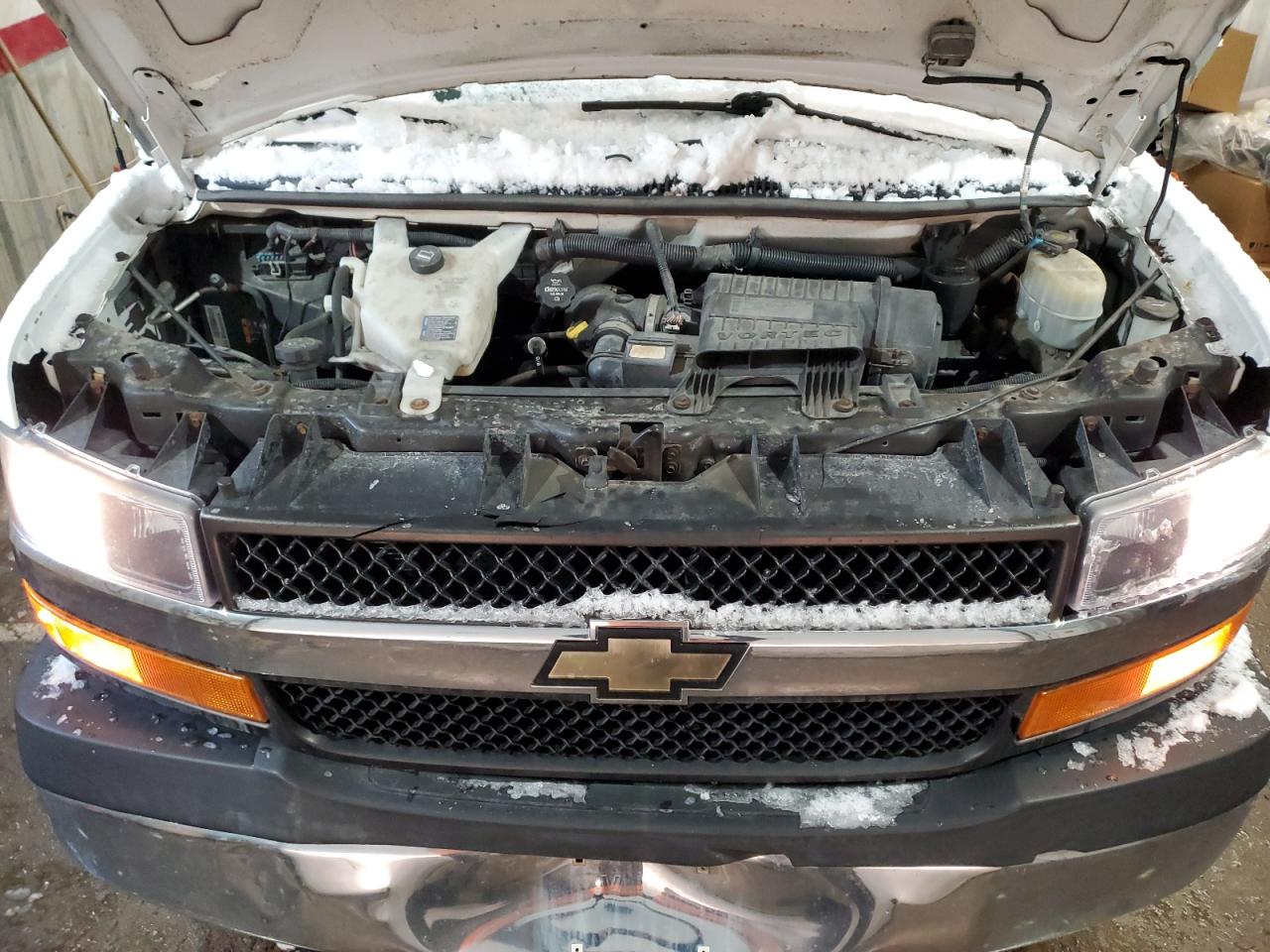 2014 Chevrolet Express - Image 12