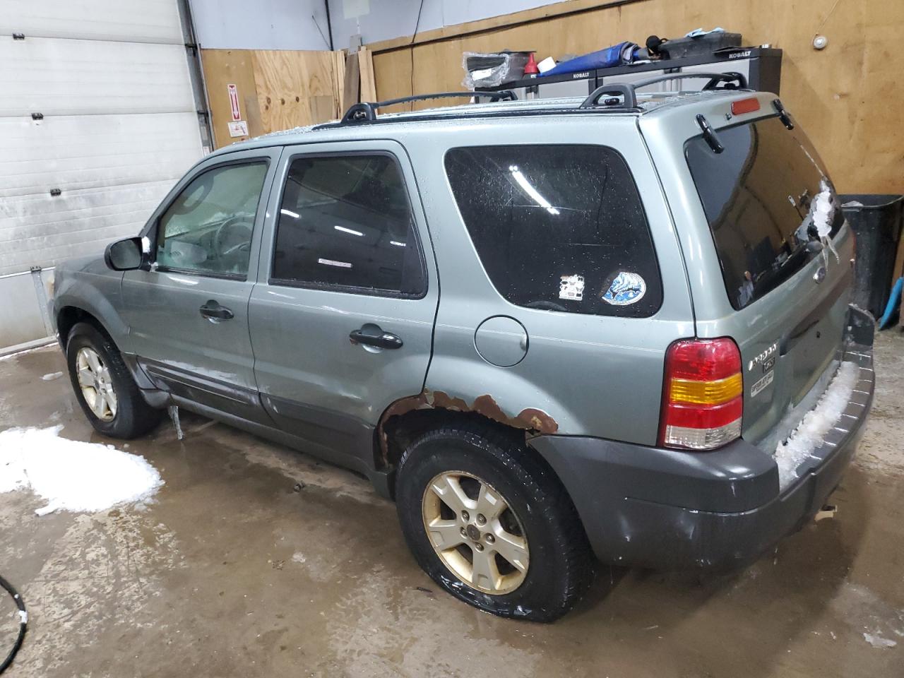2006 Ford Escape - Image 2