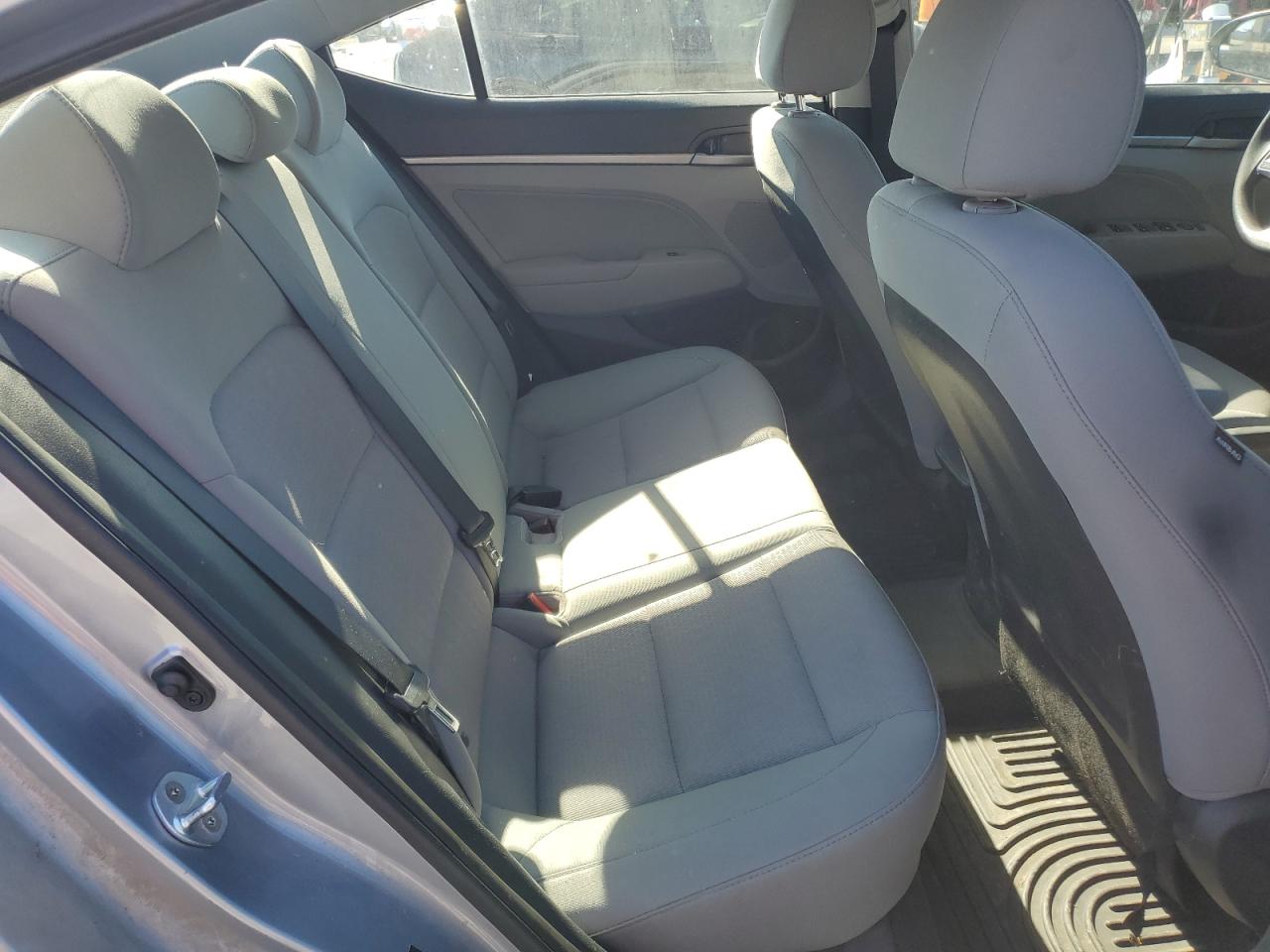 2017 Hyundai Elantra - Image 10
