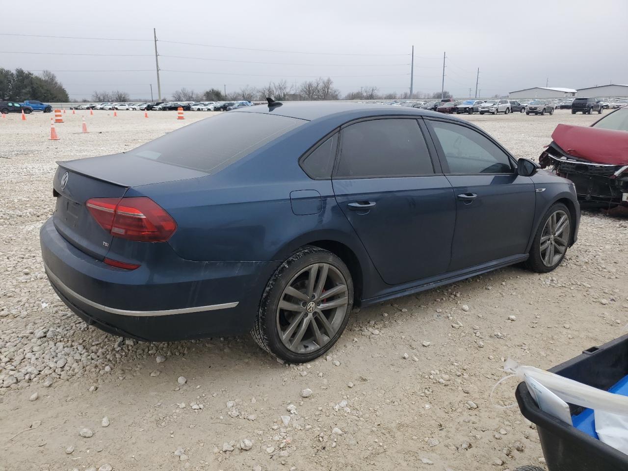 2018 Volkswagen Passat - Image 3