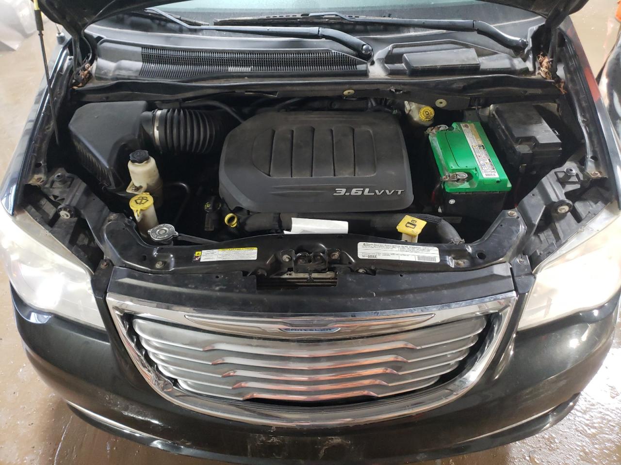 2012 Chrysler Town & Country - Image 12