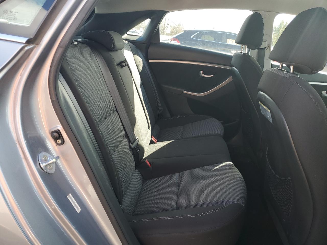 2013 Hyundai Elantra - Image 11