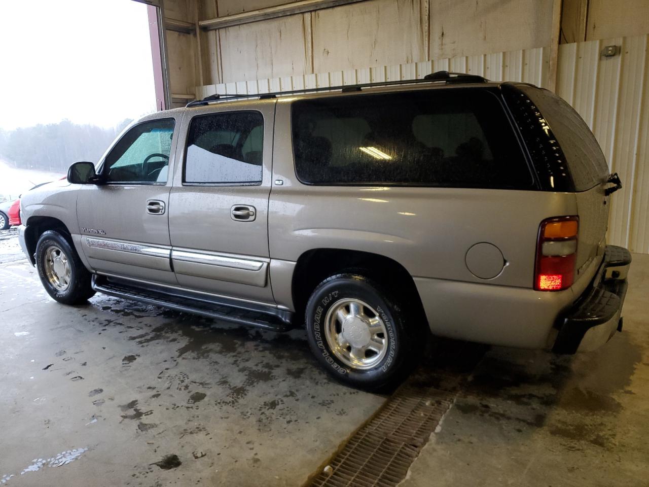 2003 GMC Yukon - Image 2