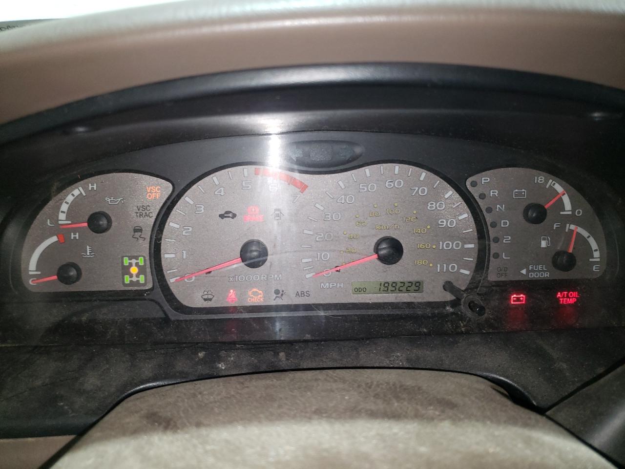 2004 Toyota Sequoia - Image 9