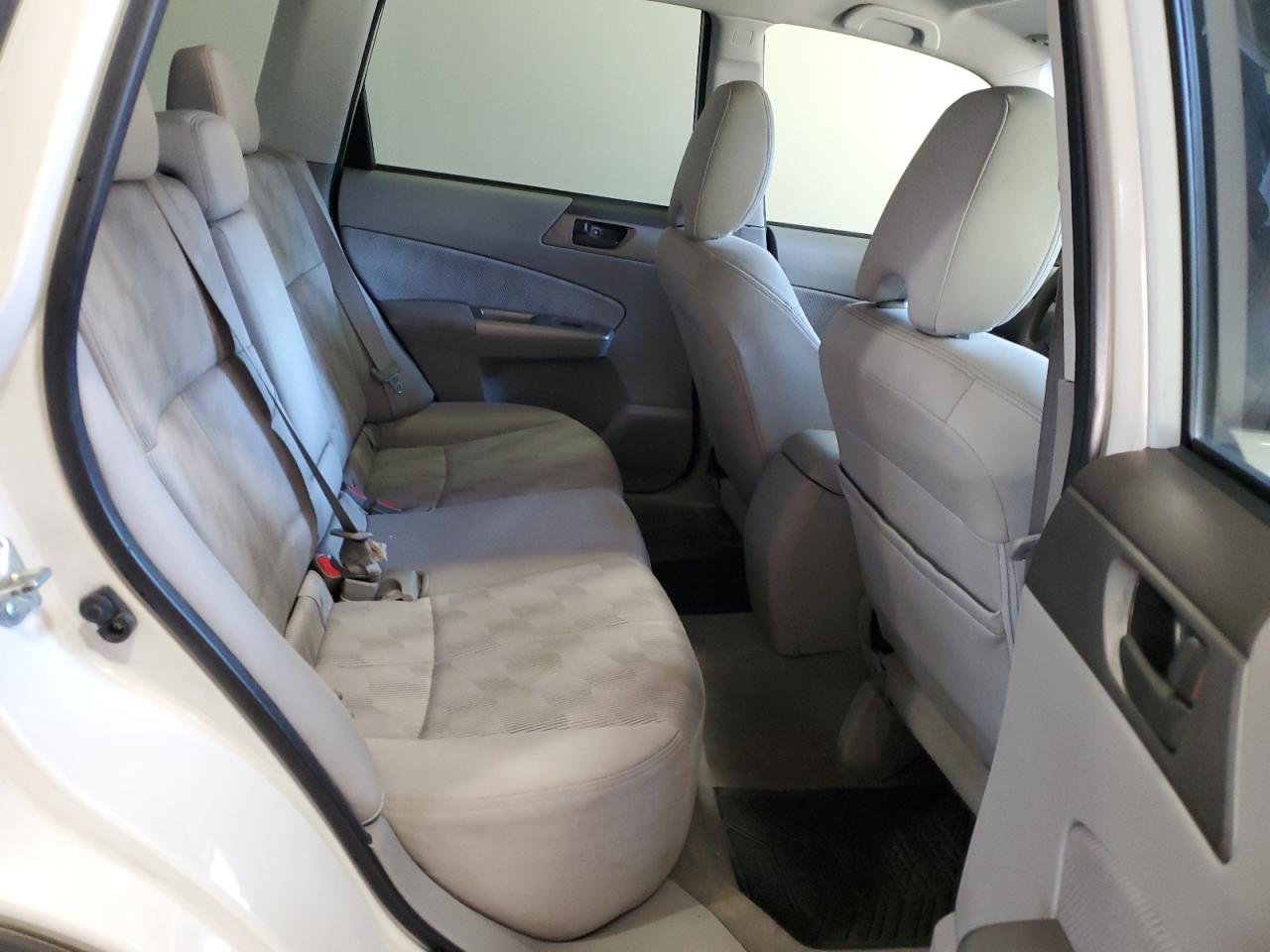 2010 Subaru Forester - Image 11