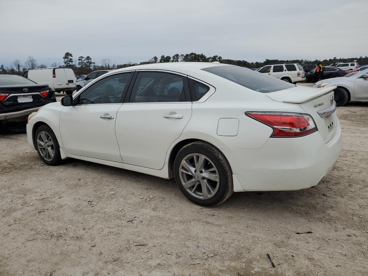 2015 Nissan Altima - Image 2
