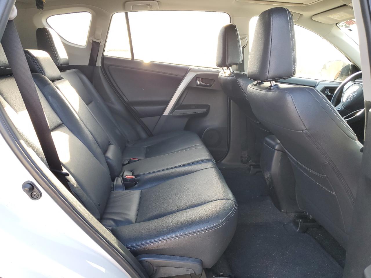2016 Toyota RAV 4 - Image 11