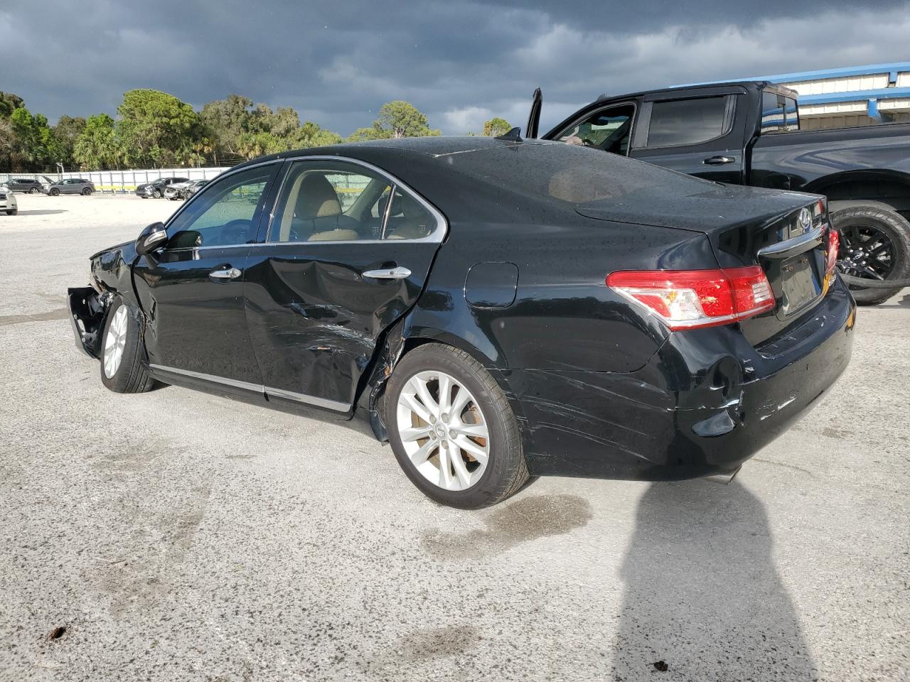 2012 Lexus ES - Image 2