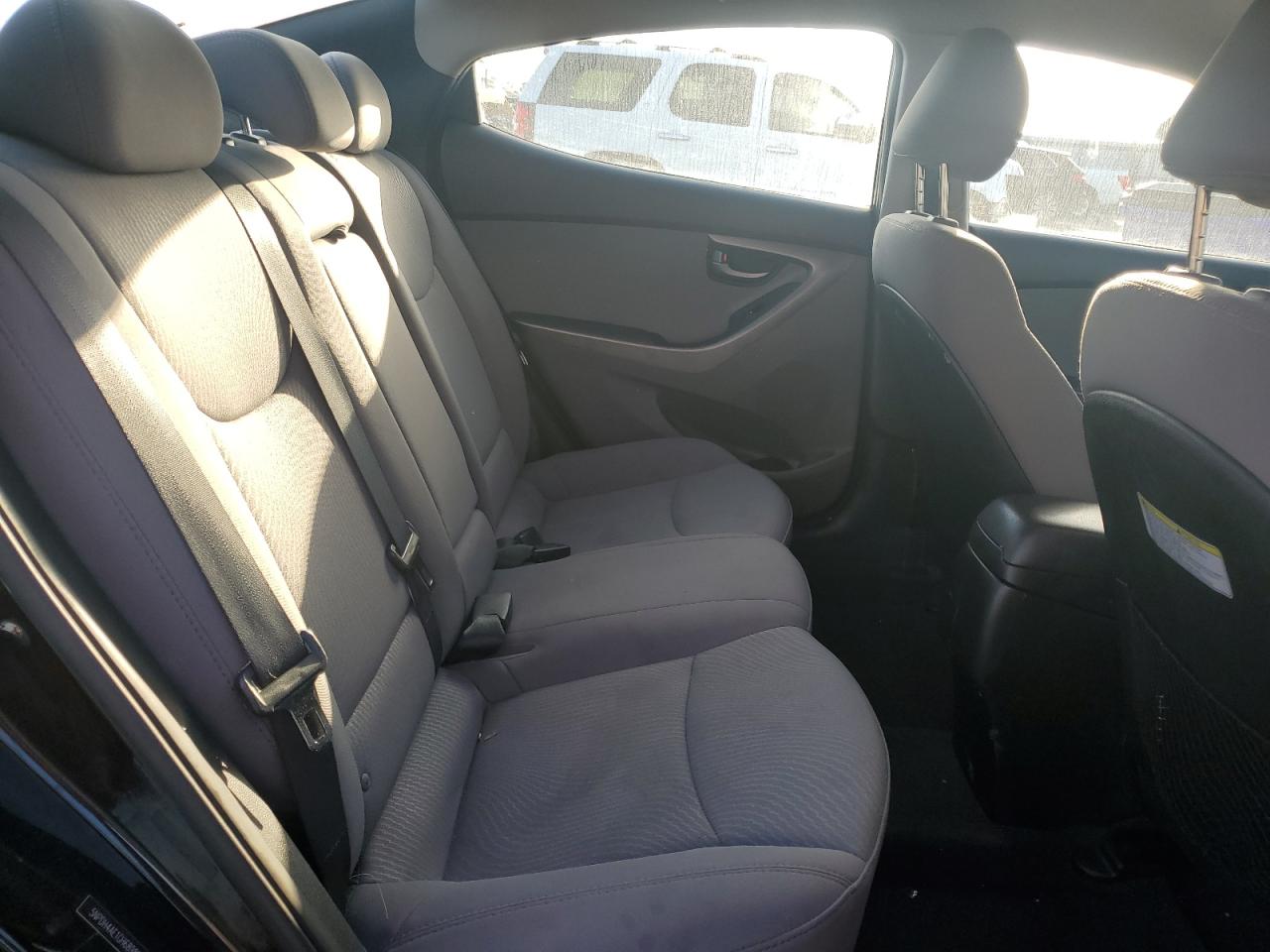 2016 Hyundai Elantra - Image 10