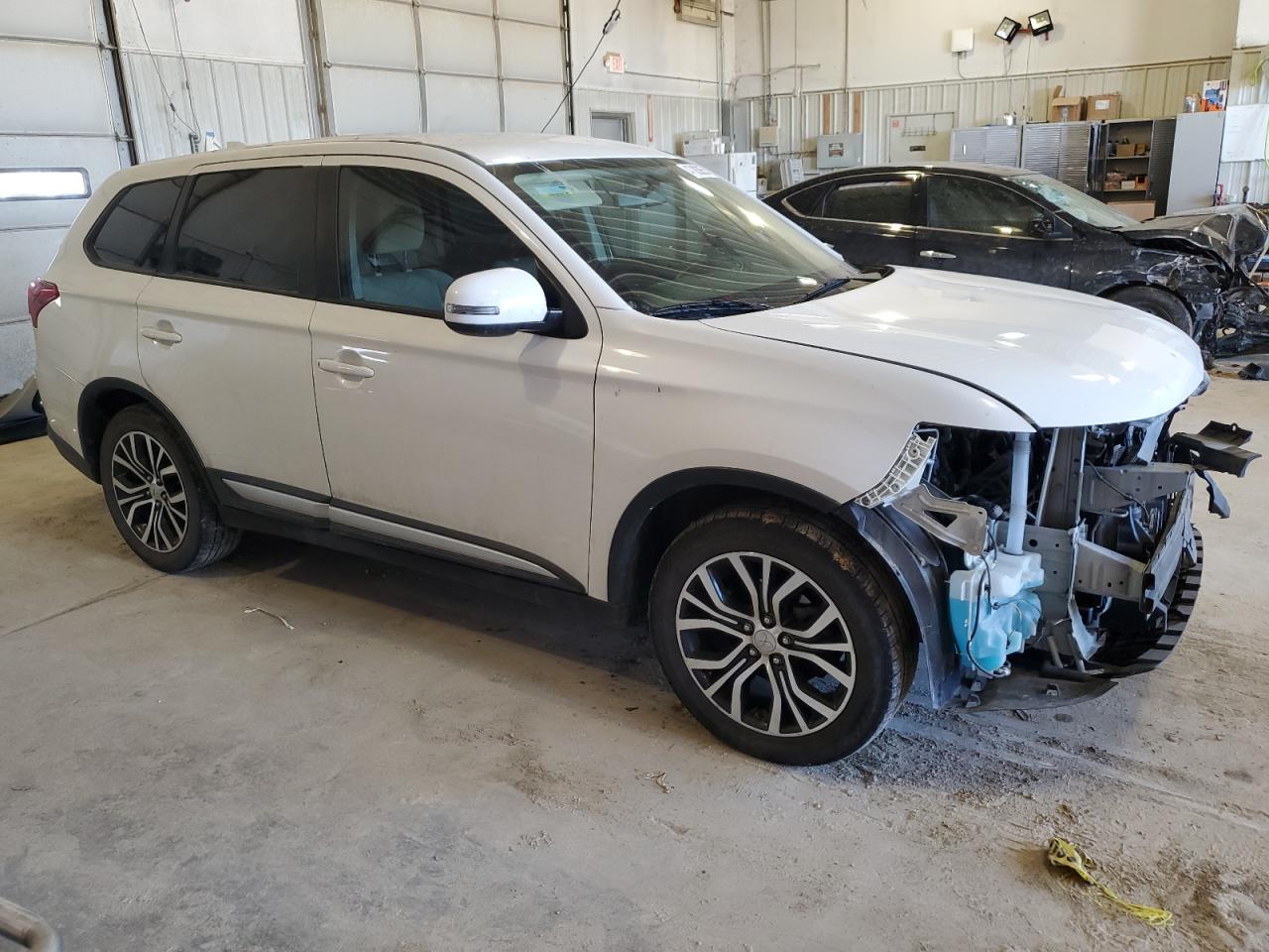 2017 Mitsubishi Outlander - Image 4