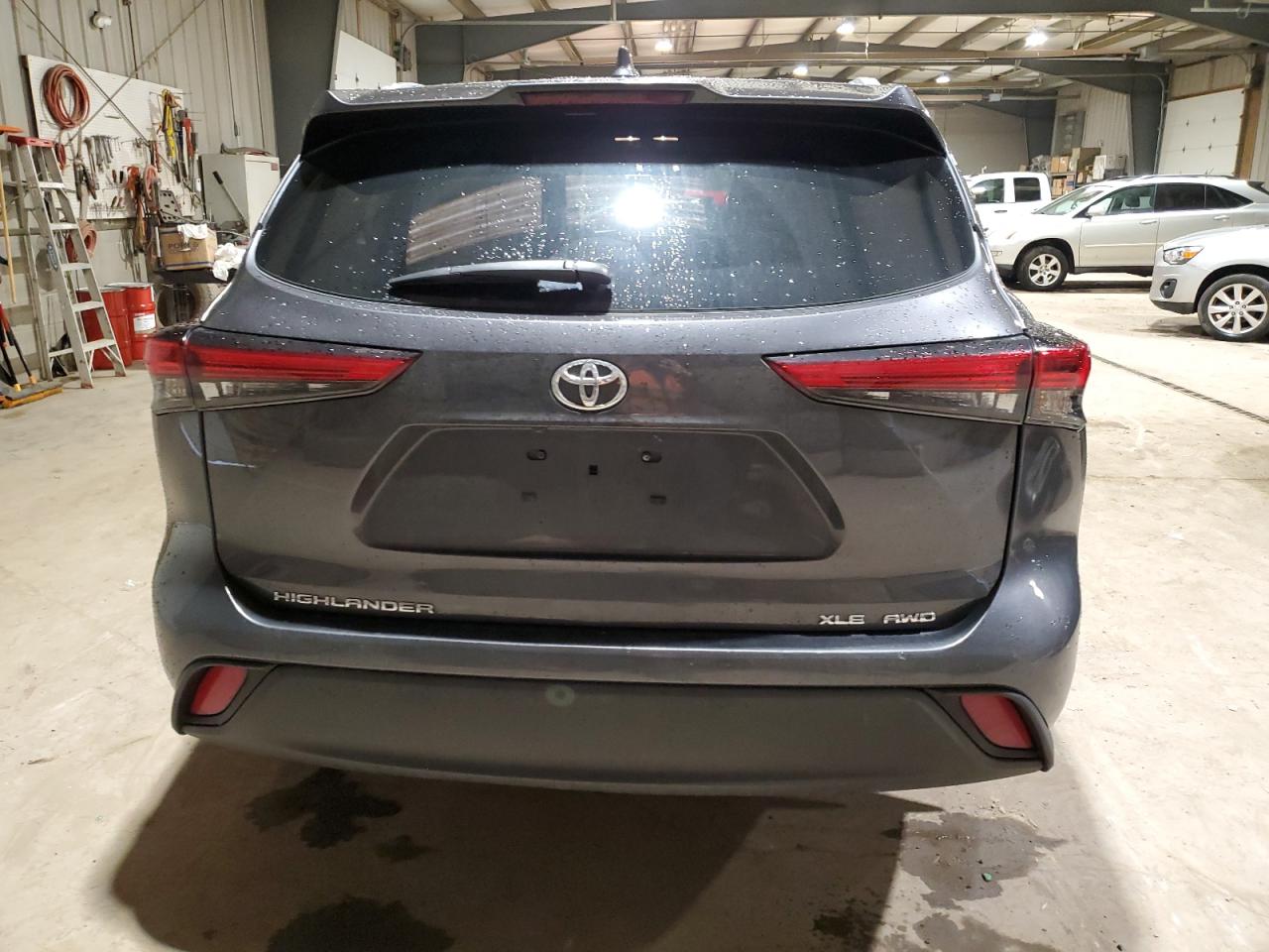 2022 Toyota Highlander - Image 6