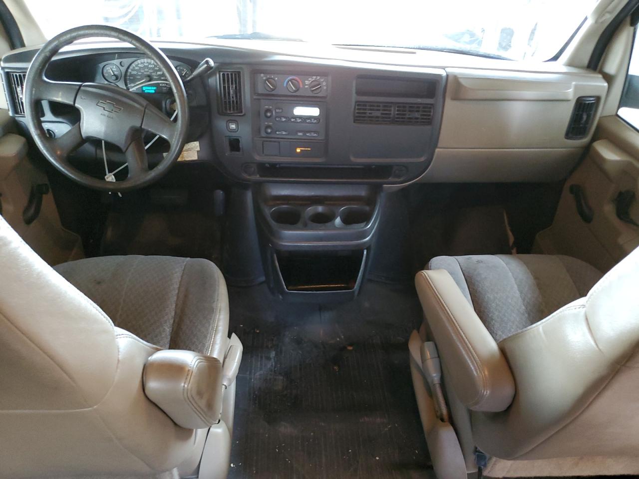 2006 Chevrolet Express - Image 8