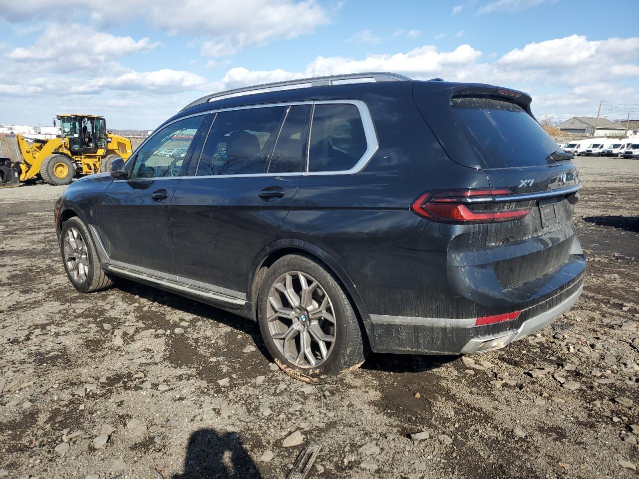 2024 BMW X7 - Image 2