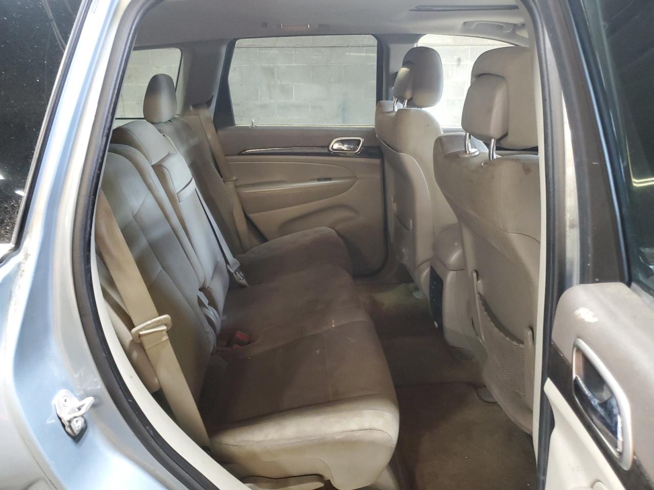 2012 Jeep Grand Cherokee - Image 11