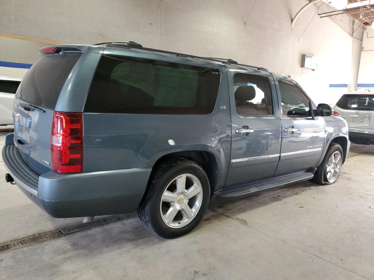 2009 Chevrolet Suburban - Image 3