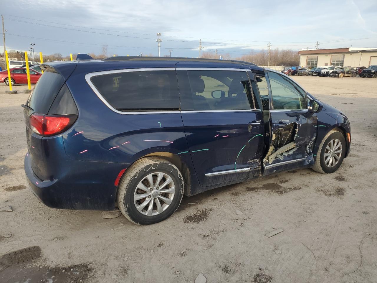 2017 Chrysler Pacifica - Image 3