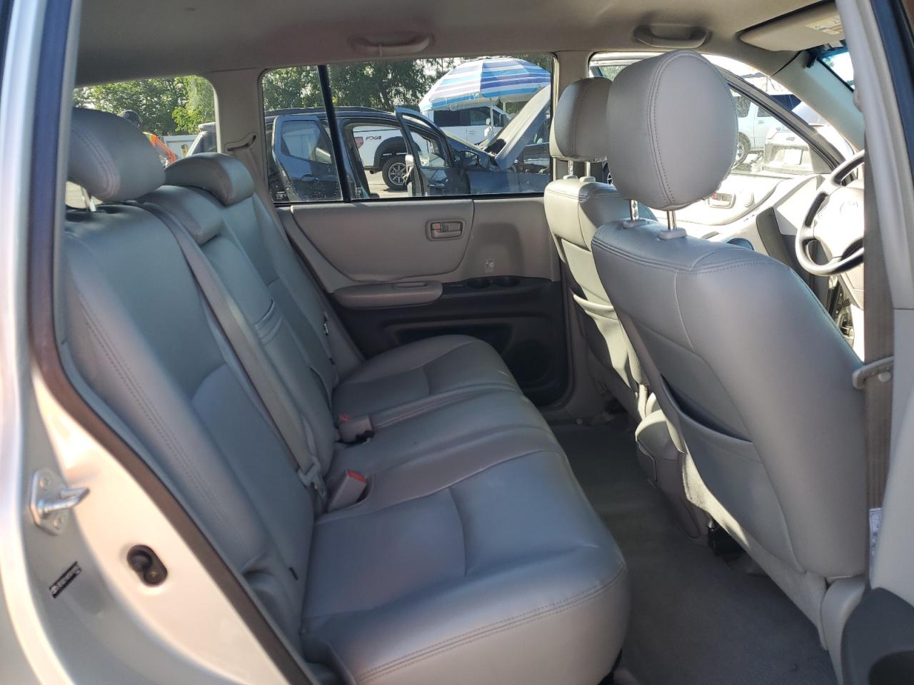 2005 Toyota Highlander - Image 11