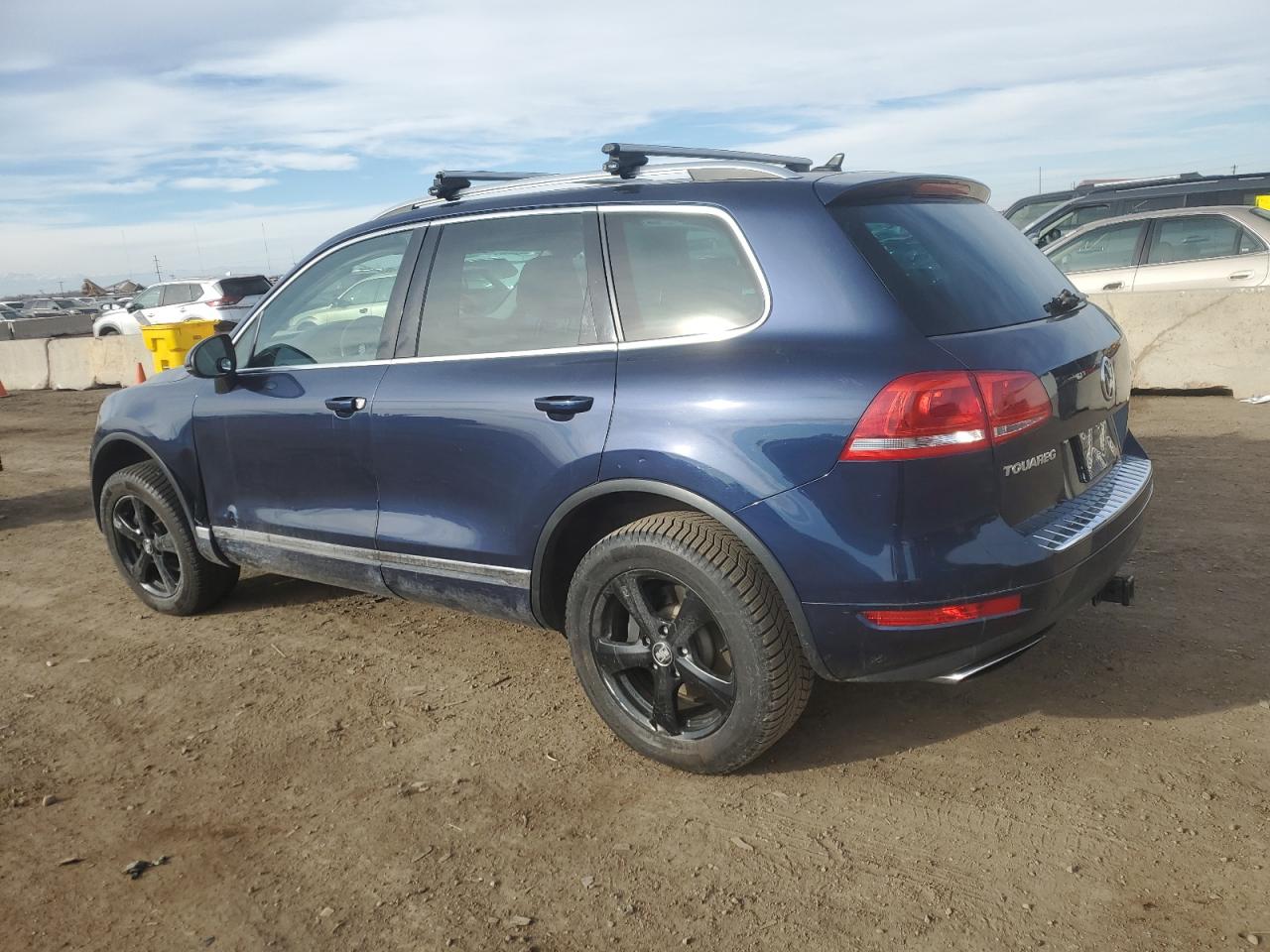 2014 Volkswagen Touareg - Image 2