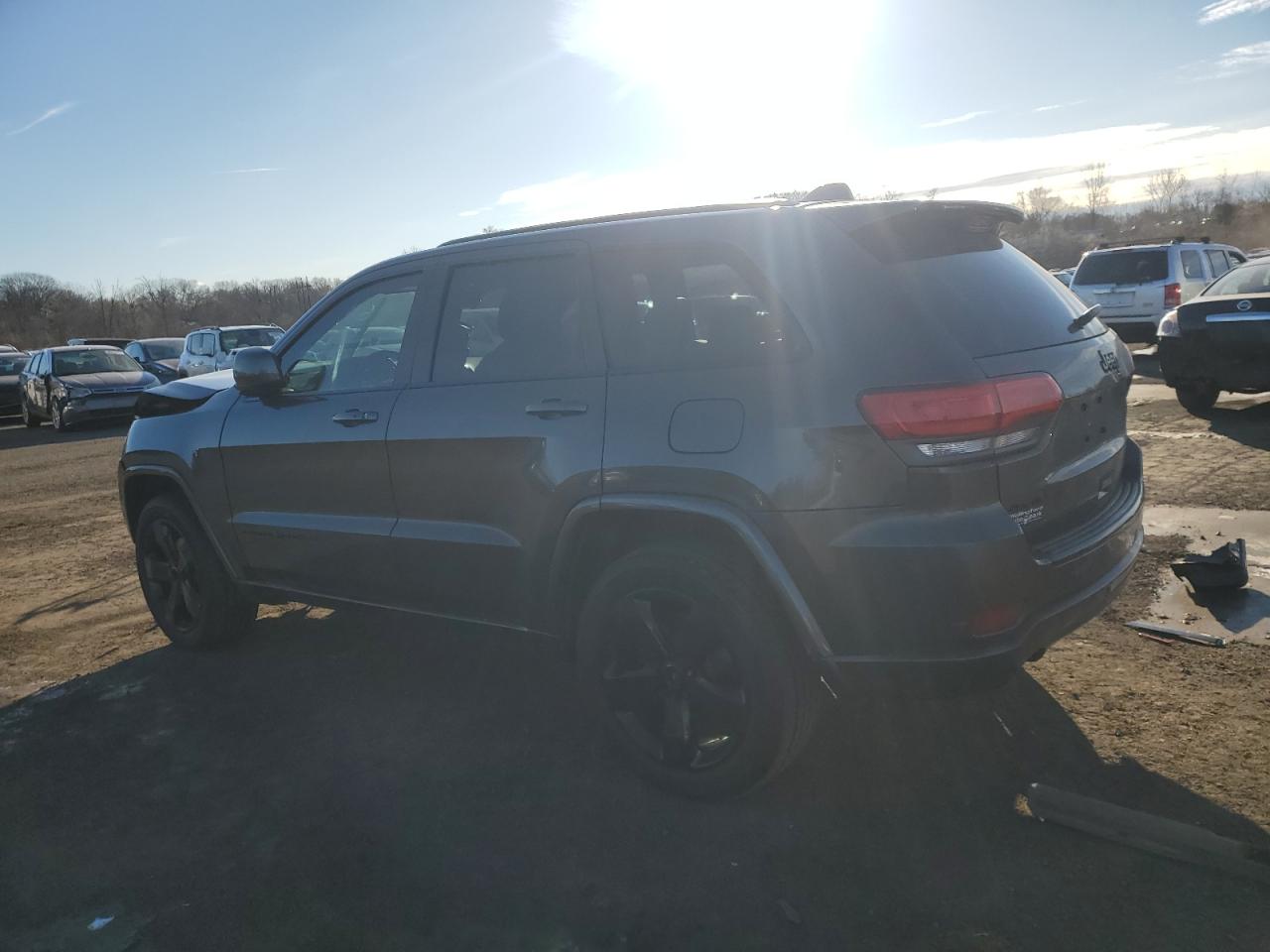 2015 Jeep Grand Cherokee - Image 2